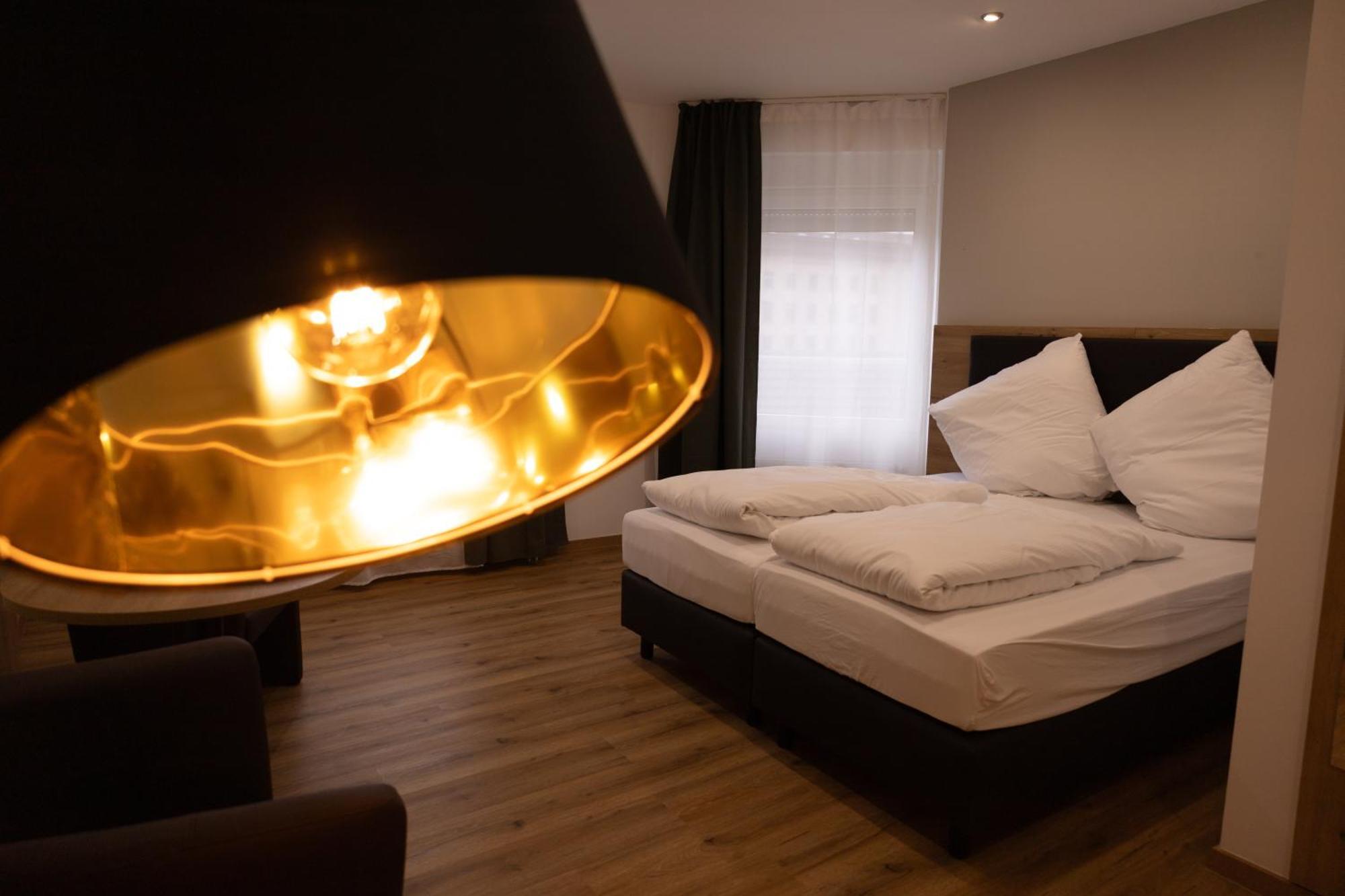 Hln Apartments Am Bahnhof ซาร์บรึคเคน ภายนอก รูปภาพ