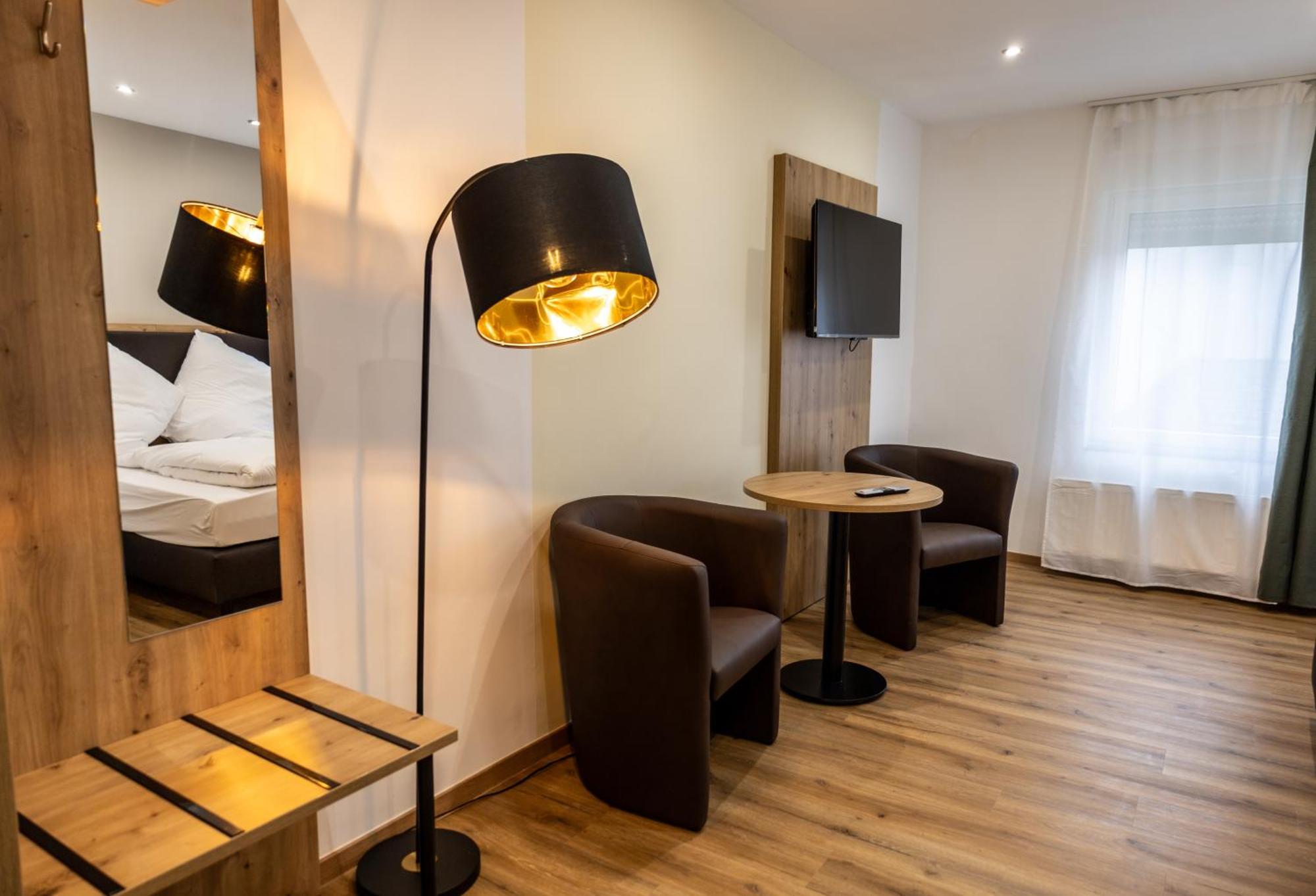 Hln Apartments Am Bahnhof ซาร์บรึคเคน ภายนอก รูปภาพ