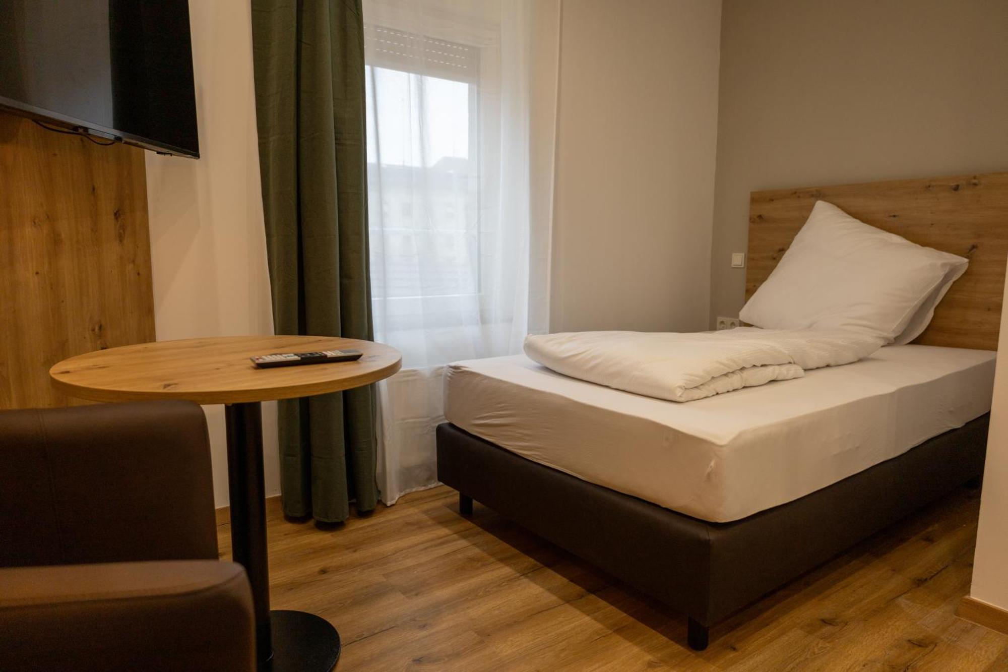 Hln Apartments Am Bahnhof ซาร์บรึคเคน ภายนอก รูปภาพ